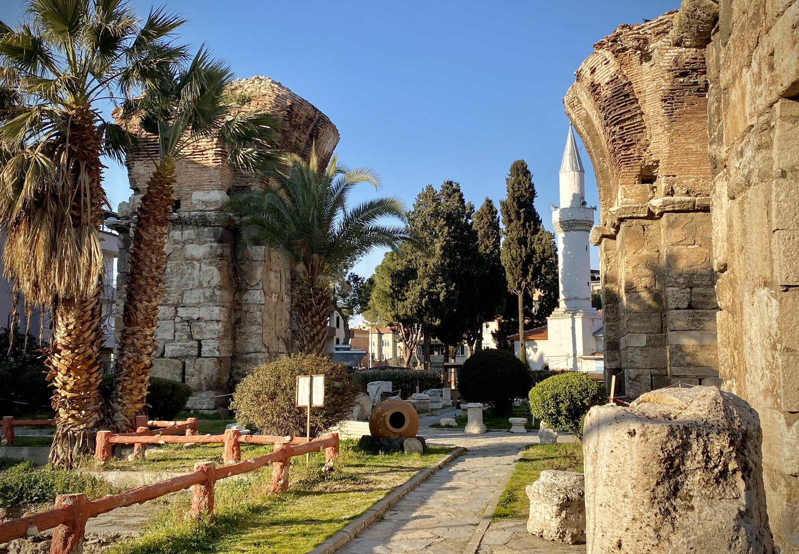 ALAŞEHİR YILDIRIM BAYEZİD CAMİİ görseli