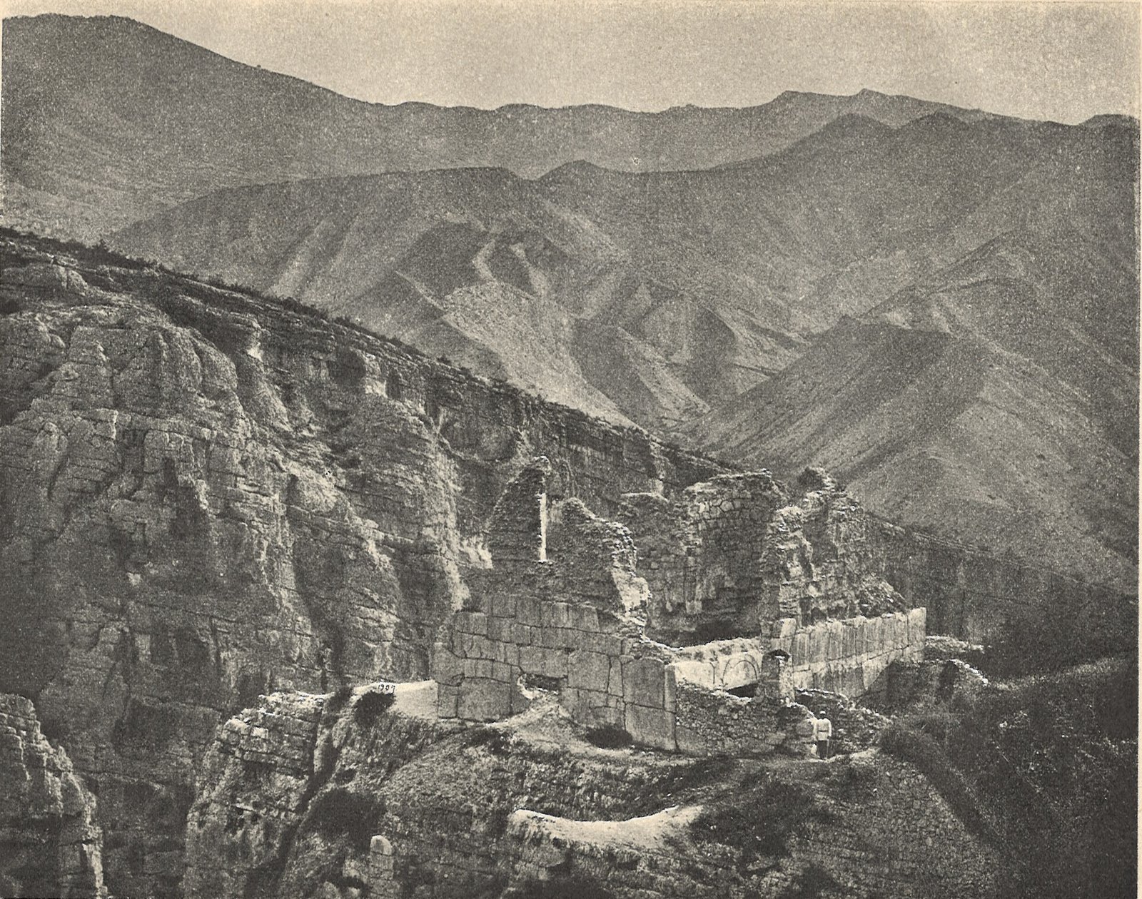 Ruins of church in Ardanuç as viewed from SW (Marr, 1911).JPG