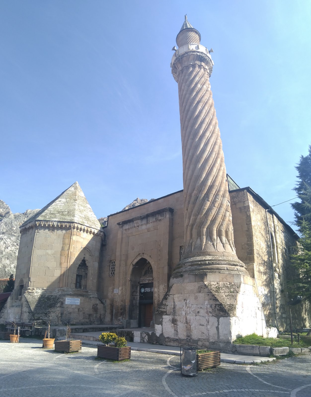 BURMALI MİNARE CAMİİ VE CUMUDAR TÜRBESİ görseli