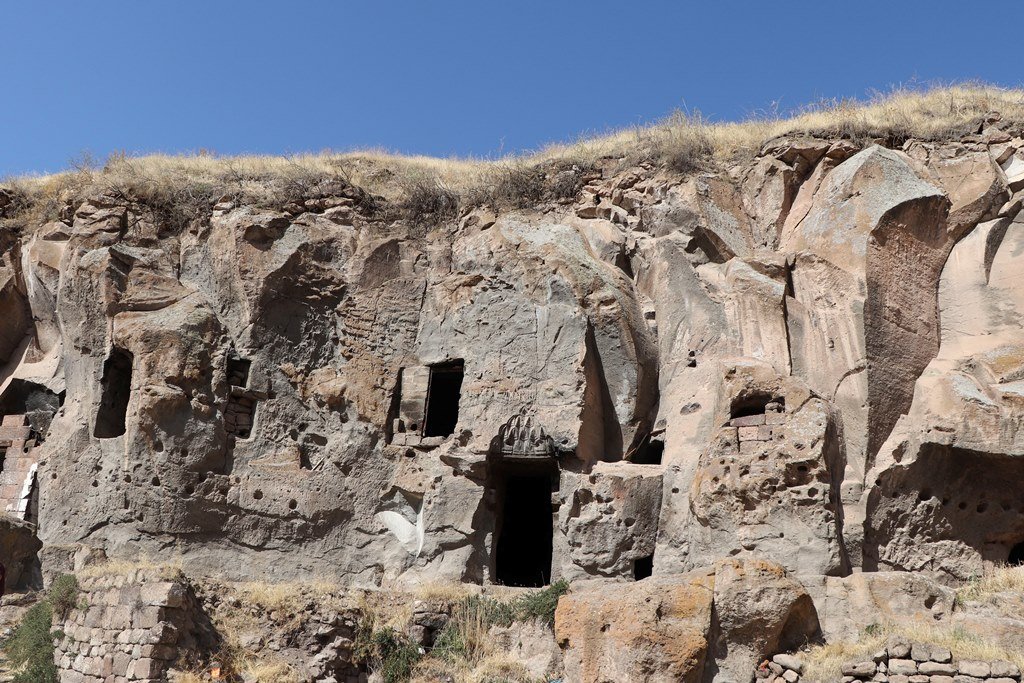 CAVE DWELLINGS OF AHLAT ANTİK KENTİ görseli