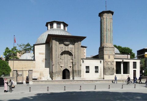 ÇİFTE MİNARELİ MEDRESE