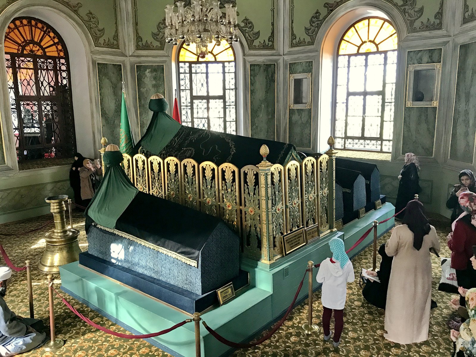 EMİR SULTAN TÜRBESİ görseli