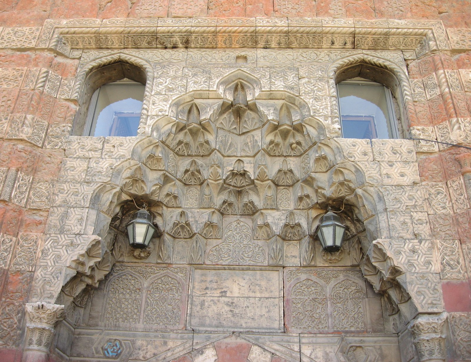Gök Medrese closeup.jpg