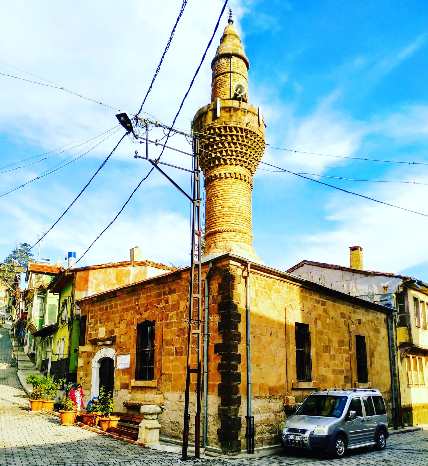 HACI ŞEREF CAMİİ görseli