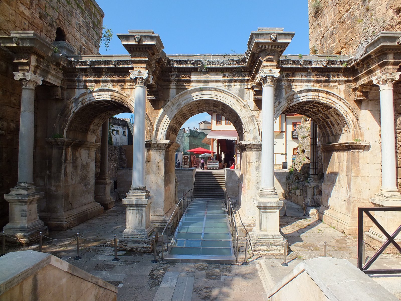 HADRİAN KAPISI görseli