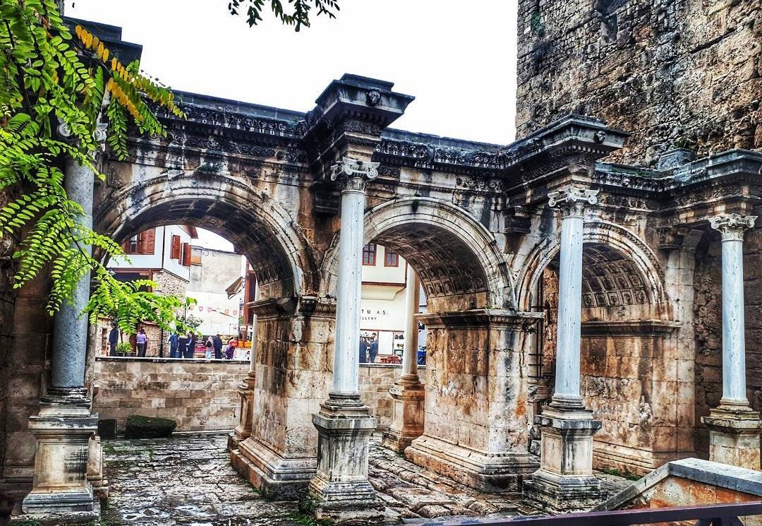 Hadrian Kapısı.jpg