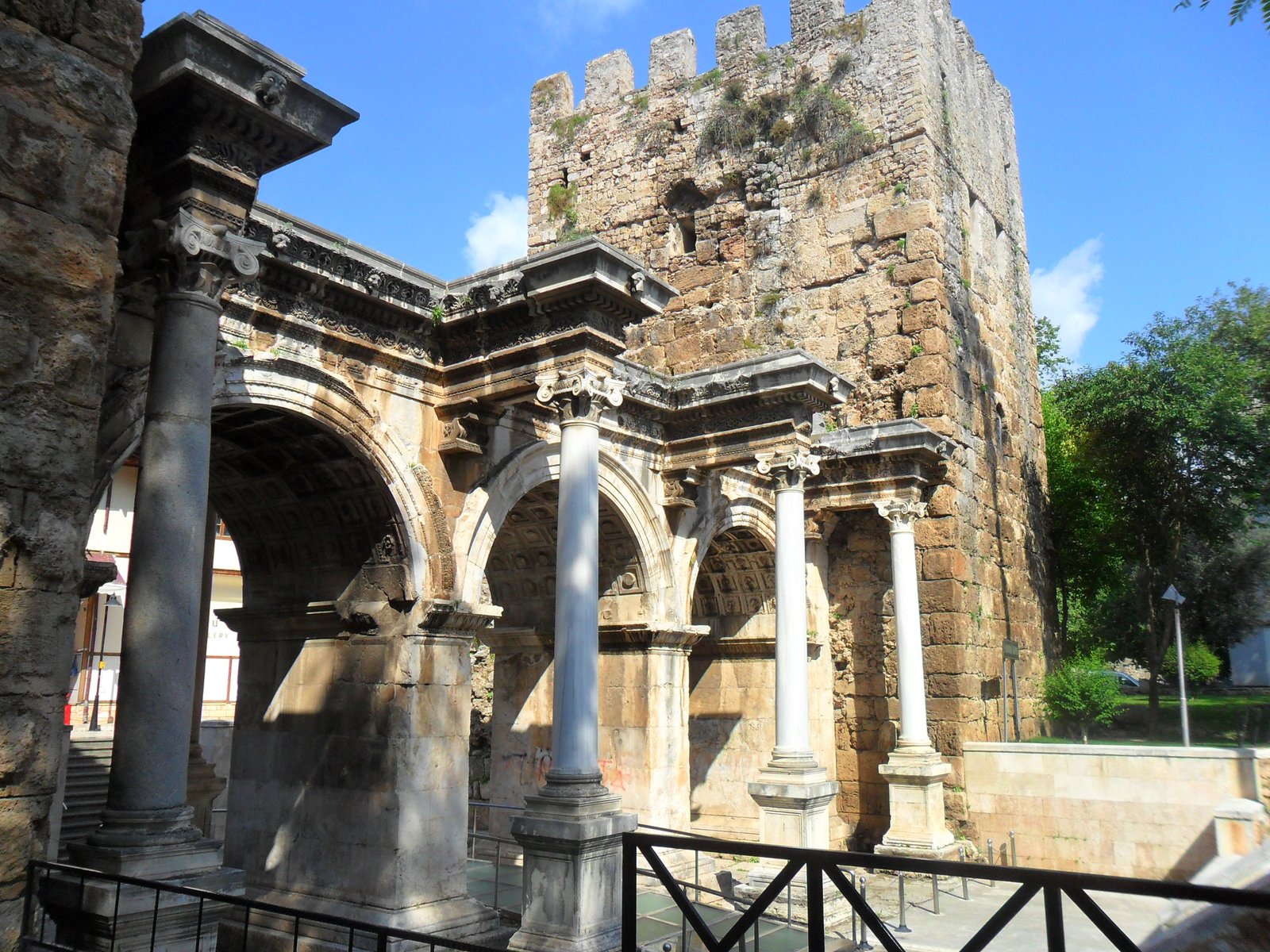 Hadrian Kapısı (3).JPG