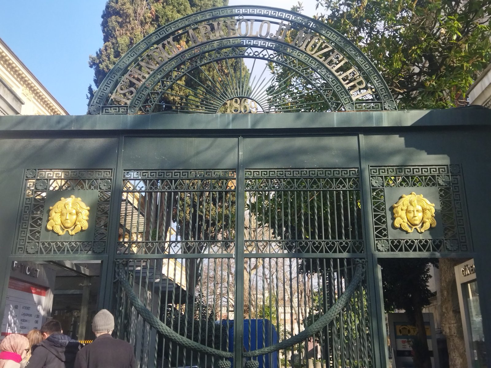 İstanbul Arkeoloji Müzeleri girişi Panoramio 20.01.2025.jpg