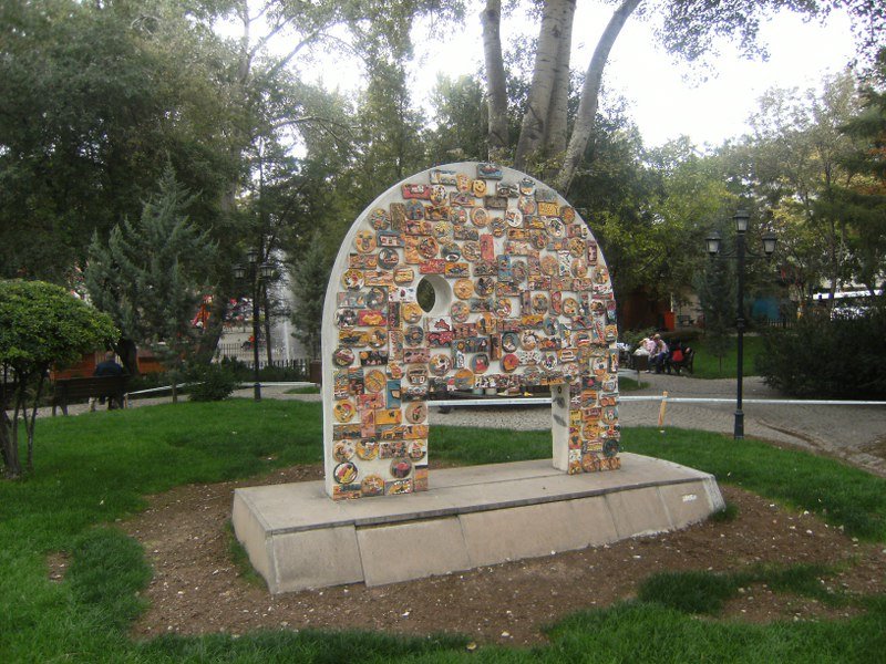 Kuğulu park heykel.jpg