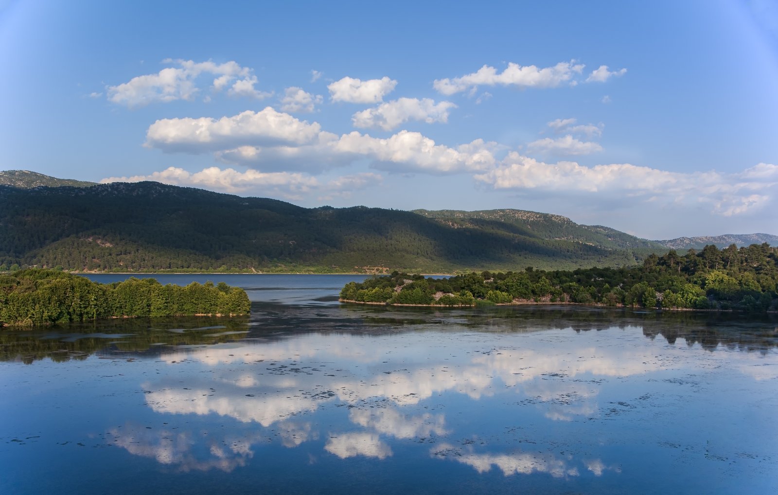 LAKE KOVADA NATIONAL PARK GÖLÜ görseli