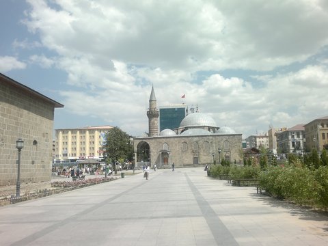 LALA MUSTAFA PAŞA CAMİSİ