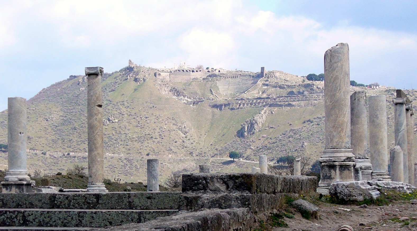 LIBRARY OF PERGAMUM ANTİK KENTİ görseli