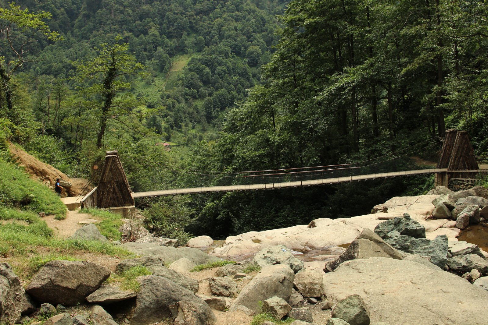 Mençuna Şelalesi, Kamilet vadisi Arhavi Artvin 2014-4.jpg