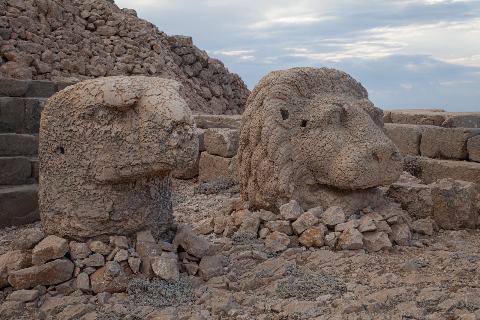 Nemrut statues 1.jpg