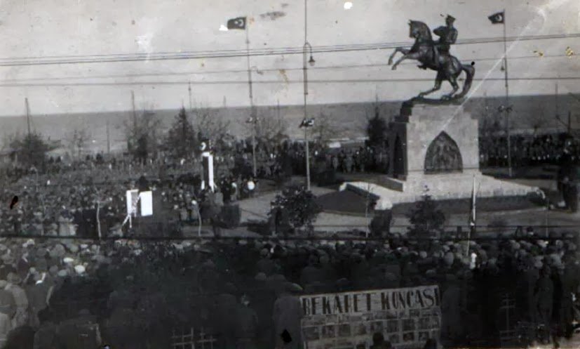 Onur Anıtı açılış töreni.jpg