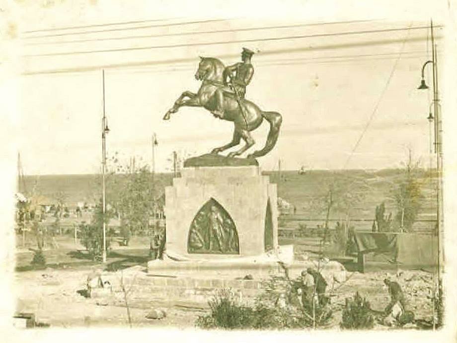 Onur Anıtı son rötuşlar.jpg