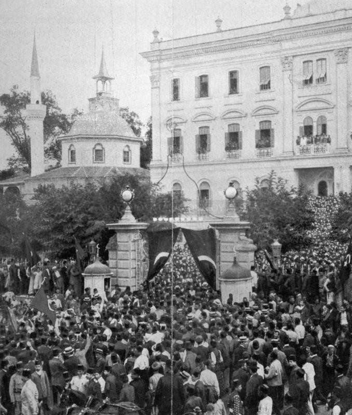 Saatli mosque and Governor's house in Thessaloniki - before 1912.png