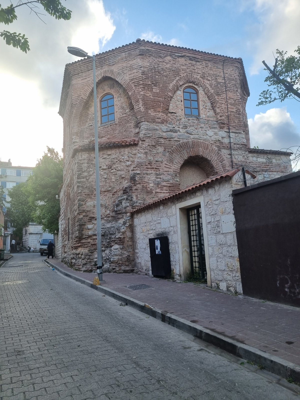 ŞEYH MANSUR TÜRBESİ görseli