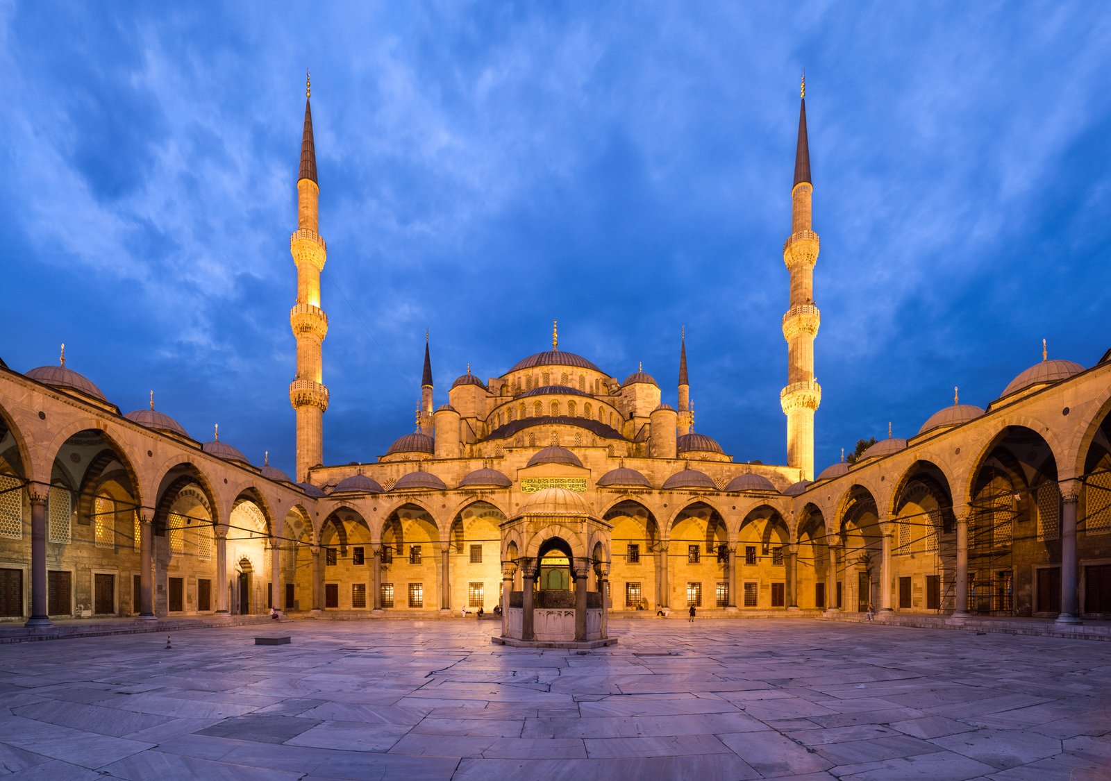 Blue Mosque Courtyard Dusk Wikimedia Commons.jpg