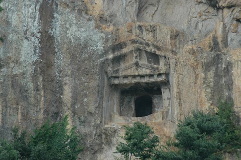 TOZKOPARAN KAYA MEZARI