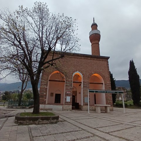 ÜÇ KURNALAR VEZİRİ CAMİ