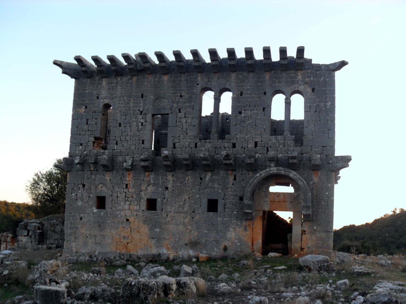 ÜÇAYAKLI RUINS ANTİK KENTİ görseli
